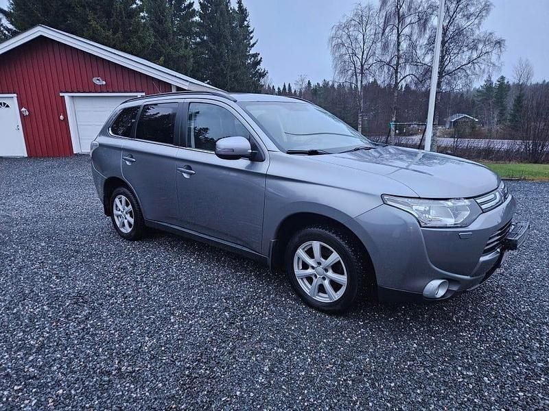 Begagnad 2013 Mitsubishi Outlander SUV | 68 000 kr (Dyr) - Bild 1/4