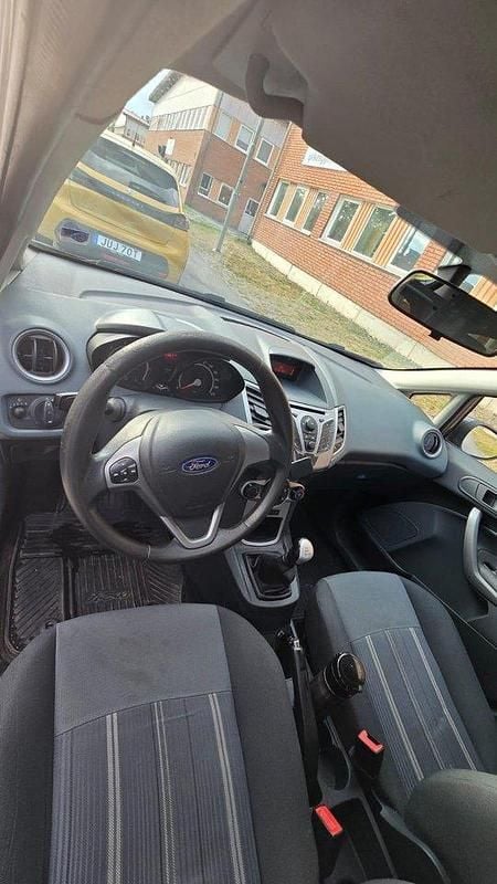 Grå Begagnad 2010 Ford Fiesta Trend Halvkombi | 20 000 kr (Bra pris) - Bild 1/4