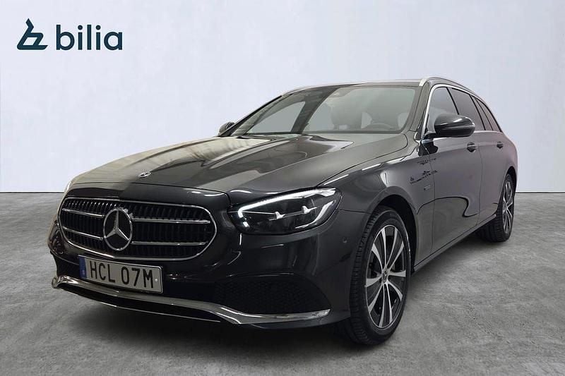 Grå Begagnad 2021 Mercedes E300 Kombi | 369 000 kr (Marknadspris) - Bild 1/4