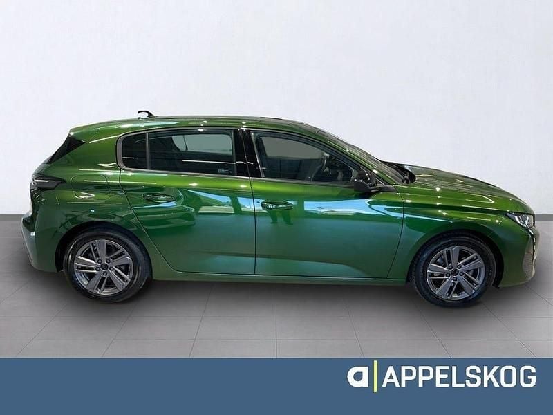 Begagnad Peugeot 308 Active 111 HK (81 kW) 2022 Grön (grön olivine) Halvkombi