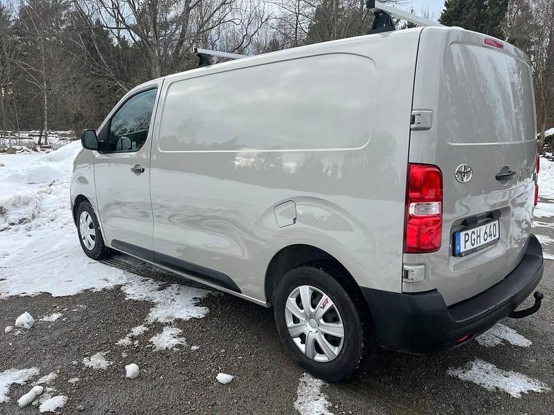 Begagnad Toyota Proace 122 HK (89 kW) 2017 Brun Minibuss
