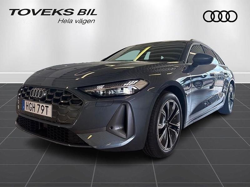 Blå (horisontblå metallic) Ny 2025 Audi A5 Proline Sportkupé | 669 400 kr - Bild 1/4