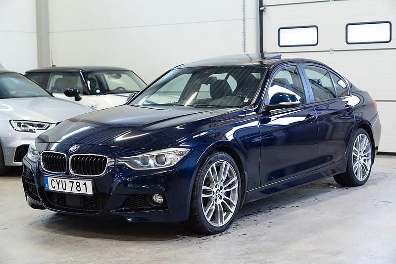 Blå Begagnad 2013 BMW 335 M Performance Sedan | 199 900 kr - Bild 1/4