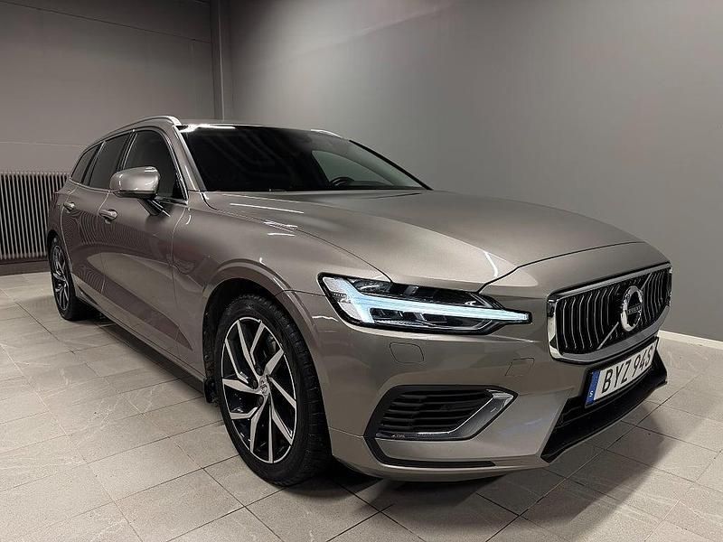 Begagnad Volvo V60 Inscription 253 HK (186 kW) 2021 Grå Kombi
