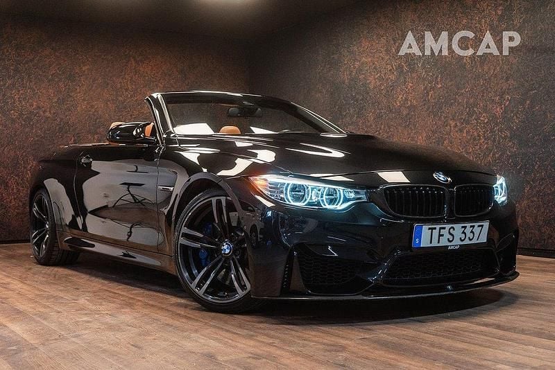 Svart Begagnad 2016 BMW M4 Cabriolet Shadowline Cab | 498 500 kr (Marknadspris) - Bild 1/4