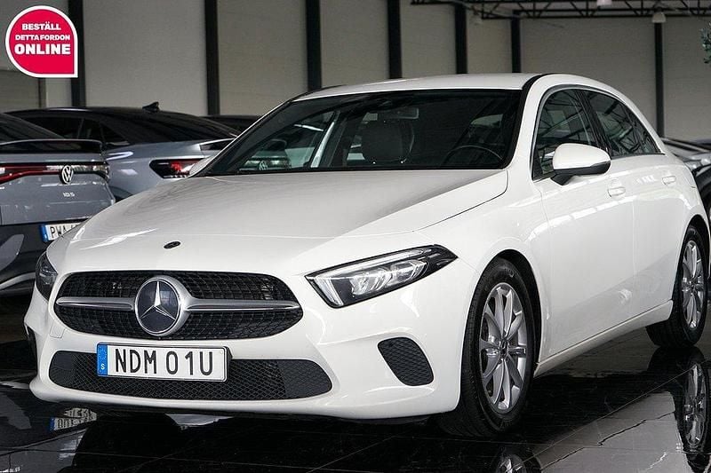 Vit Begagnad 2020 Mercedes A180 Halvkombi | 189 500 kr (Marknadspris) - Bild 1/4