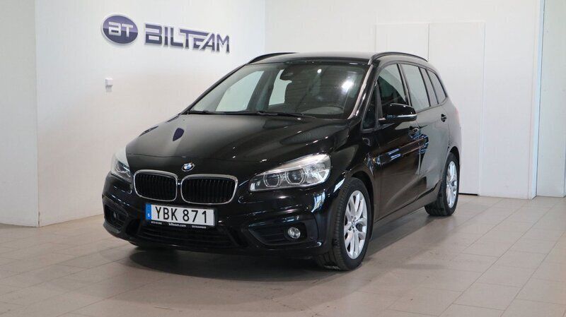 Svart Begagnad 2016 BMW 220 Gran Tourer Advantage Minibuss | 164 900 kr (Bra pris) - Bild 1/4
