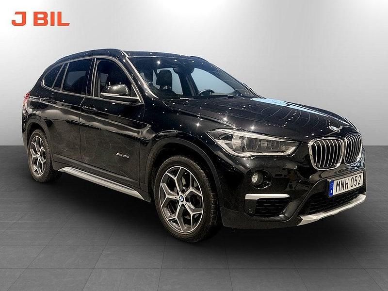 Svart Begagnad 2015 BMW X1 xLine SUV | 189 900 kr (Marknadspris) - Bild 1/4