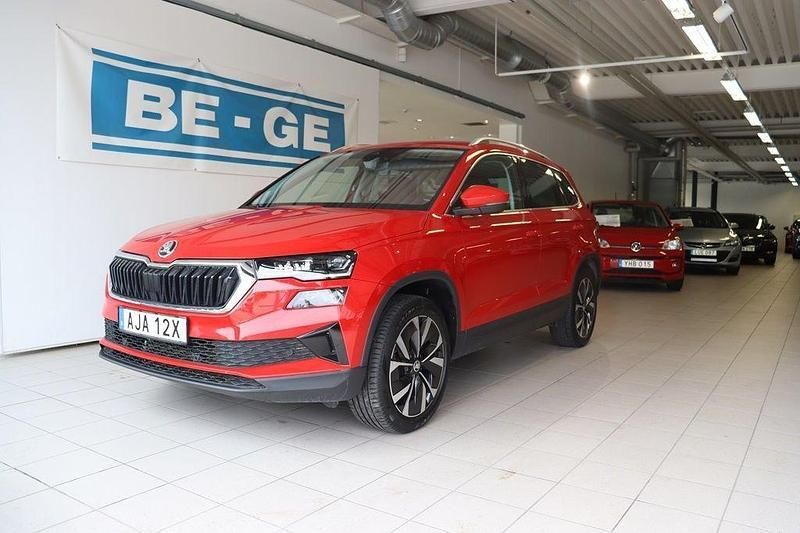 Röd Begagnad 2022 Skoda Karoq Style SUV | 329 900 kr (Lite dyr) - Bild 1/4