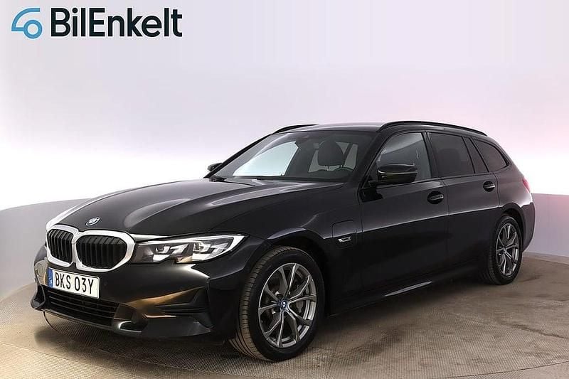 Begagnad BMW 330e Sport Line 184 HK (135 kW) 2021 Svart Kombi