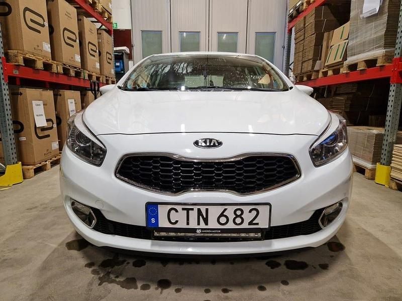 Begagnad Kia Ceed 99 HK (72 kW) 2015 Halvkombi
