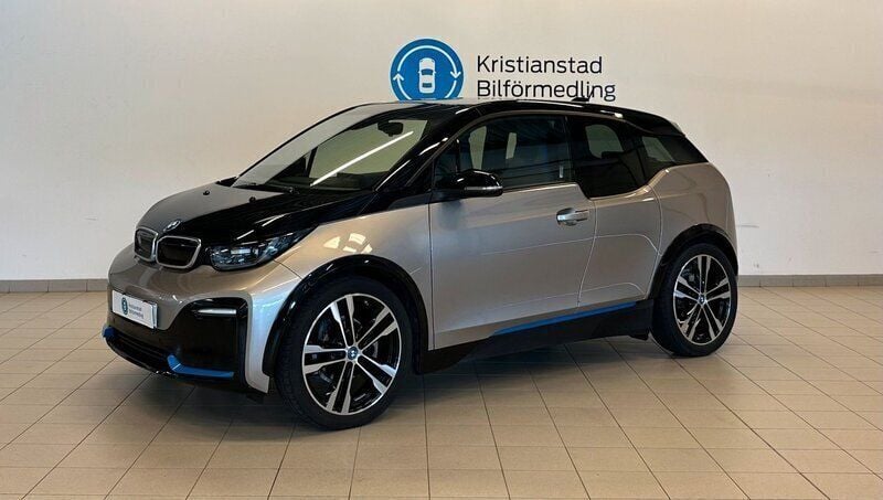 Silver Begagnad 2022 BMW i3 Comfort Edition Halvkombi | 229 900 kr (Marknadspris) - Bild 1/4