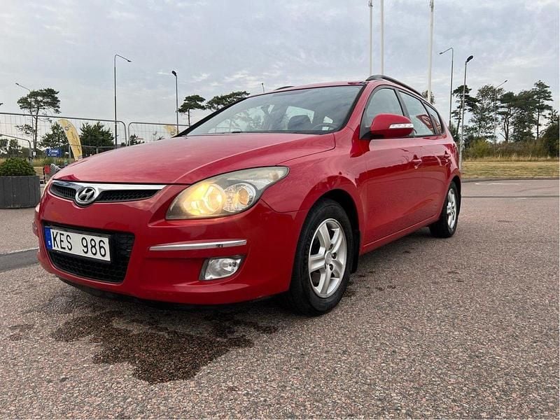 Röd Begagnad 2010 Hyundai i30 Kombi | 34 990 kr (Marknadspris) - Bild 1/4