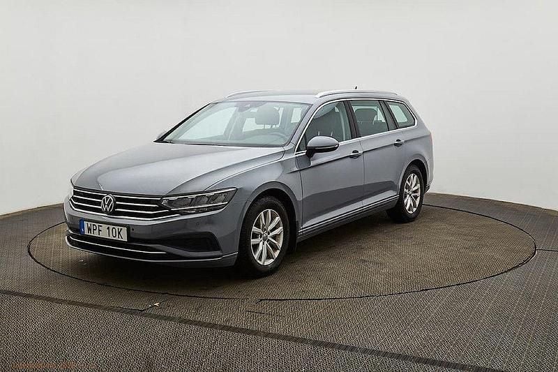 Grå Begagnad 2023 VW Passat Business Kombi | 279 900 kr (Bra pris) - Bild 1/4