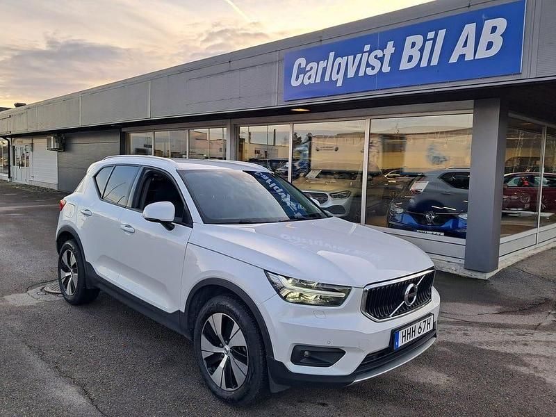 Vit met Begagnad 2022 Volvo XC40 SUV | 289 000 kr (Lite dyr) - Bild 1/4