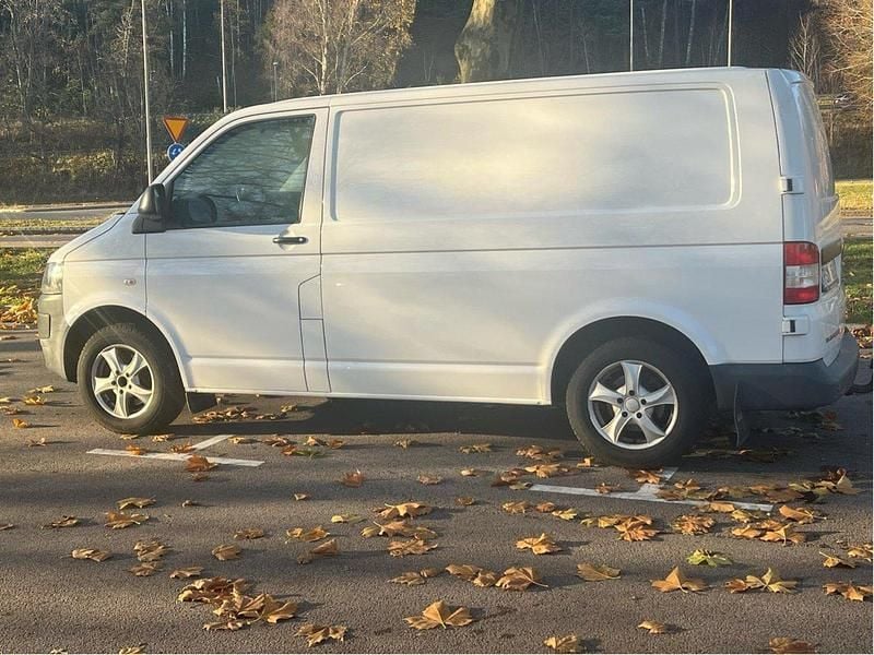 Vit Begagnad 2012 VW T5 Van | 77 000 kr (Superpris) - Bild 1/4