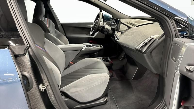 Begagnad BMW iX Comfort Edition 400 kW (544 HK) 2025 Blå (blue) SUV