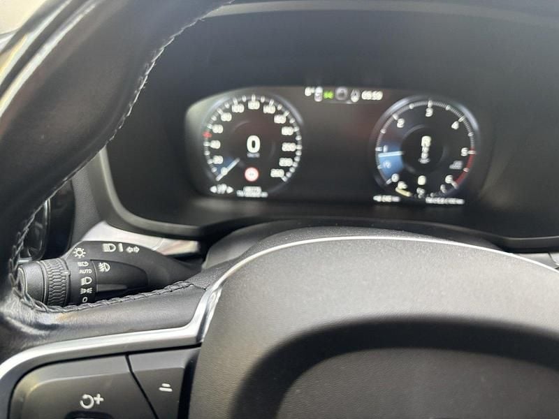 Svart Begagnad 2022 Volvo V60 Momentum Kombi | 210 000 kr (Bra pris) - Bild 1/4