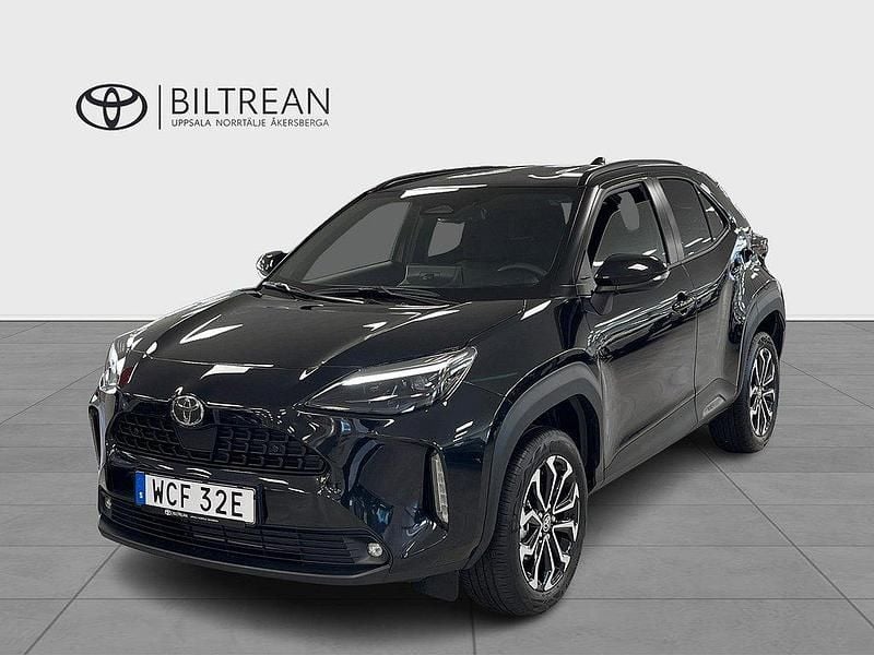 Svart Ny 2025 Toyota Yaris Cross Active SUV | 334 000 kr - Bild 1/4