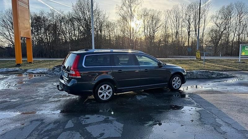 Begagnad Volvo V70 Summum 181 HK (133 kW) 2014 Grå Kombi