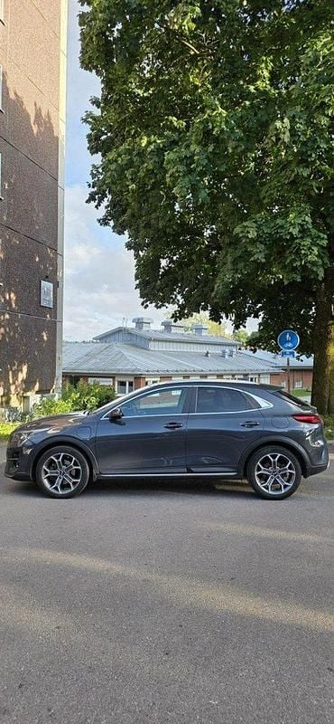 Grå Begagnad 2021 Kia XCeed Advance SUV | 238 000 kr (Marknadspris) - Bild 1/4
