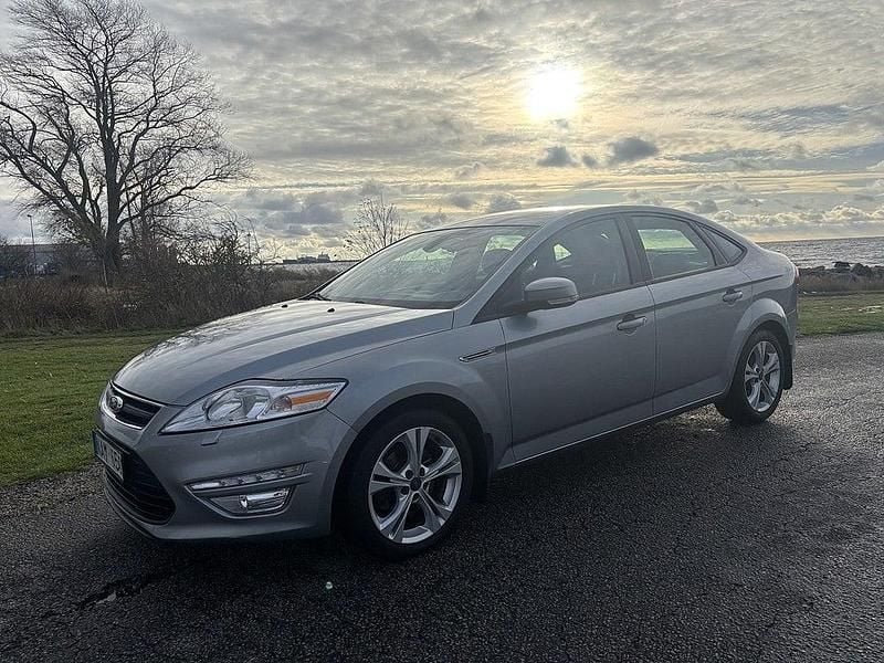 Grå Begagnad 2012 Ford Mondeo Sport Halvkombi | 69 000 kr (Marknadspris) - Bild 1/4