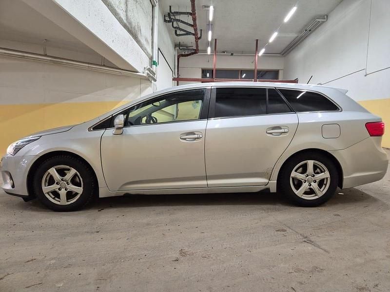 Begagnad Toyota Avensis Edition 124 HK (91 kW) 2014 Kombi