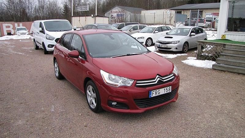 Röd Begagnad 2012 Citroën C4 Halvkombi | 54 000 kr (Marknadspris) - Bild 1/4
