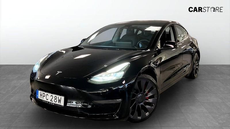 Svart (black) Begagnad 2022 Tesla Model 3 Performance Sedan | 329 900 kr - Bild 1/4