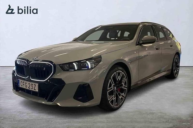 Grå Begagnad 2025 BMW i5 Kombi | 779 900 kr (Bra pris) - Bild 1/1