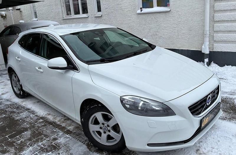 Begagnad Volvo V40 Momentum 116 HK (85 kW) 2015 Vit