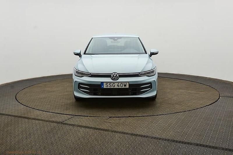 Begagnad VW Golf VIII 150 HK (110 kW) 2025 Ljusblå Halvkombi