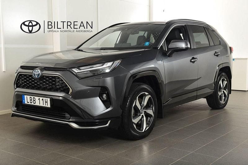 Mörkgrå (gråmetallic) Begagnad 2024 Toyota RAV4 Hybrid Edition SUV | 519 900 kr (Lite dyr) - Bild 1/4