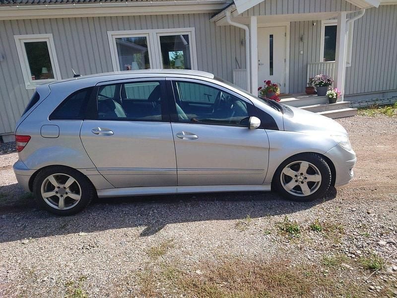 Silver Begagnad 2006 Mercedes B170 Minibuss | 7 000 kr (Superpris) - Bild 1/4