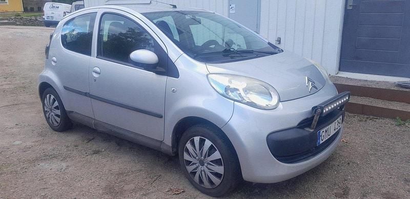 Silver Begagnad 2008 Citroën C1 Halvkombi | 22 000 kr (Marknadspris) - Bild 1/3