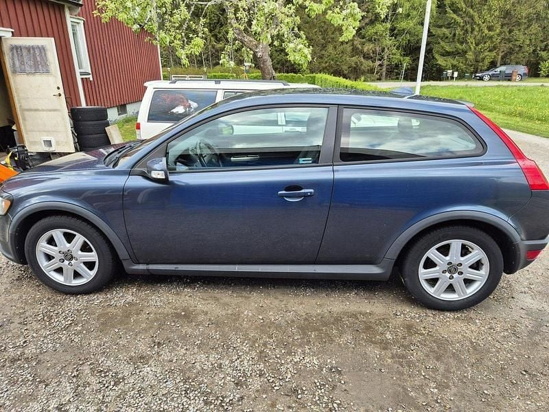 Blå Begagnad 2009 Volvo C30 Momentum Halvkombi | 36 900 kr (Bra pris) - Bild 1/4