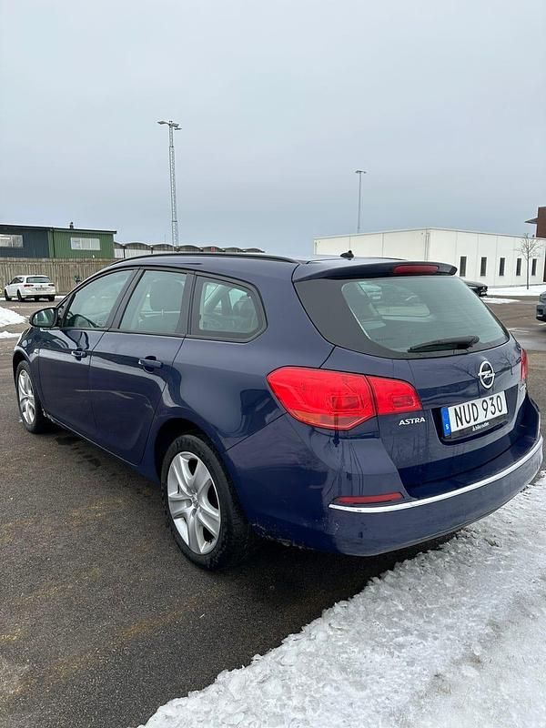Begagnad Opel Astra 110 HK (80 kW) 2015 Blå Kombi