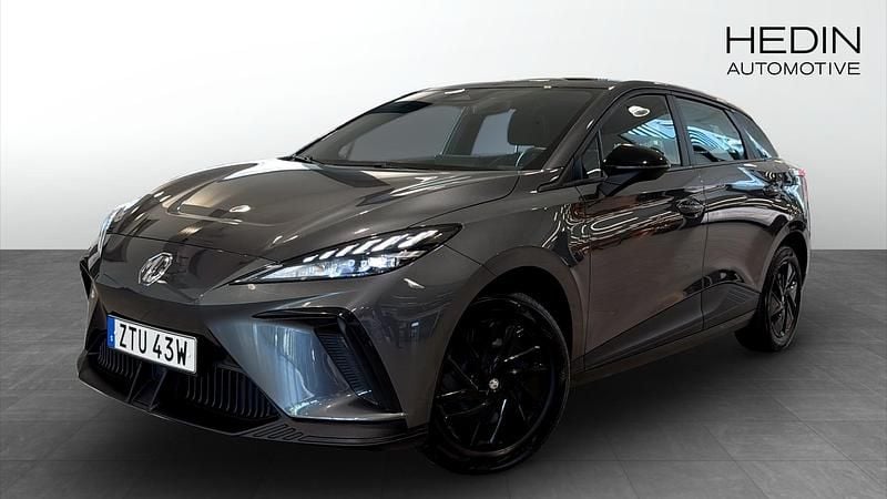 Grå (grey) Begagnad 2023 MG MG4 EV Halvkombi | 259 900 kr (Marknadspris) - Bild 1/4