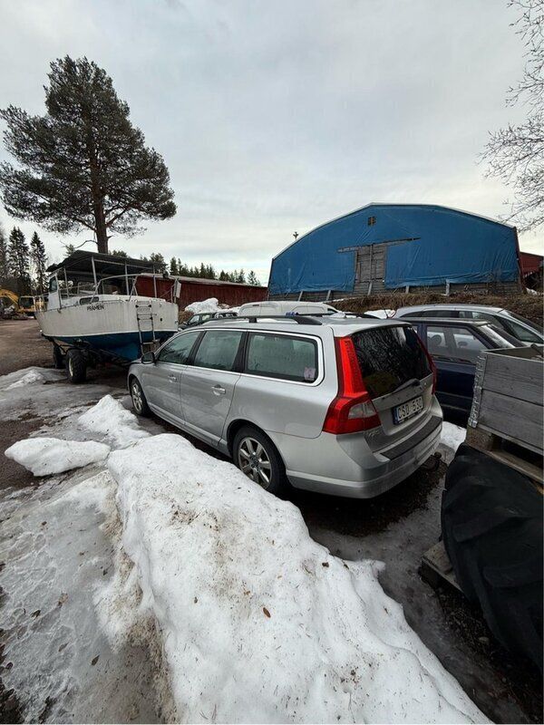 Grå Begagnad 2010 Volvo V70 Momentum Kombi | 20 000 kr - Bild 1/4