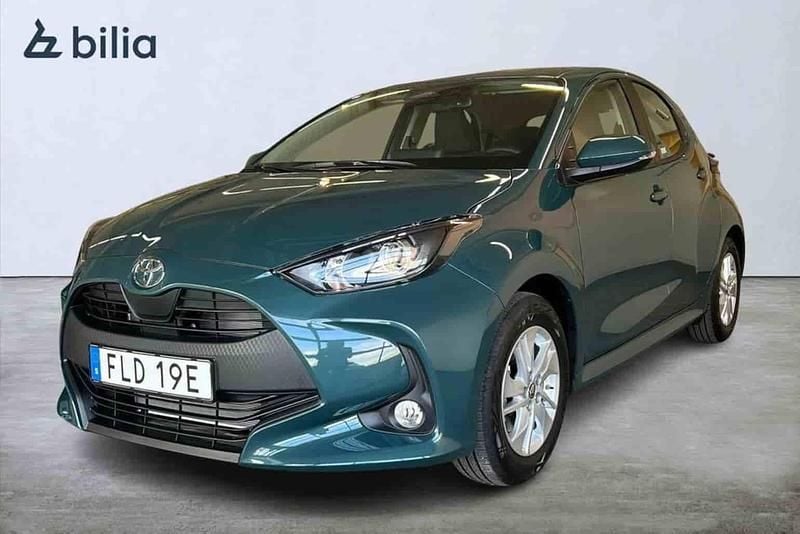 Grön Ny 2025 Toyota Yaris Hybrid Halvkombi | 269 900 kr - Bild 1/1