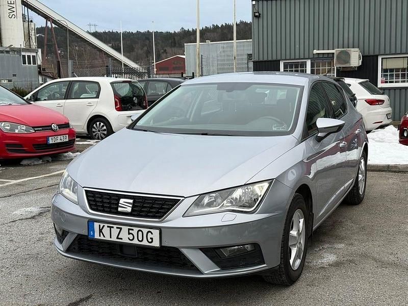 Silver Begagnad 2020 Seat Leon Style | 99 990 kr (Marknadspris) - Bild 1/4