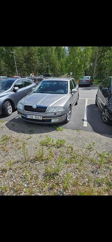 Brun Begagnad 2007 Skoda Octavia Kombi | 6 000 kr (Superpris) - Bild 1/1