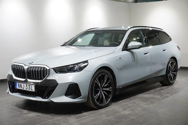 Begagnad BMW 530 M Sport 190 HK (139 kW) 2025 M brooklyn grey metallic Kombi