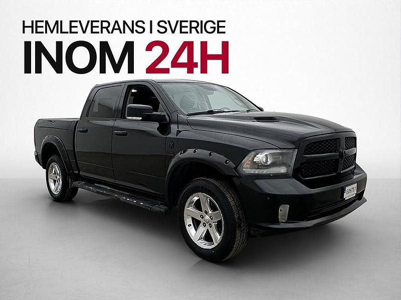 Begagnad RAM 1500 2015 Svart Pickup