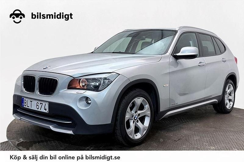 Ljusgrå Begagnad 2010 BMW X1 SUV | 146 900 kr - Bild 1/3