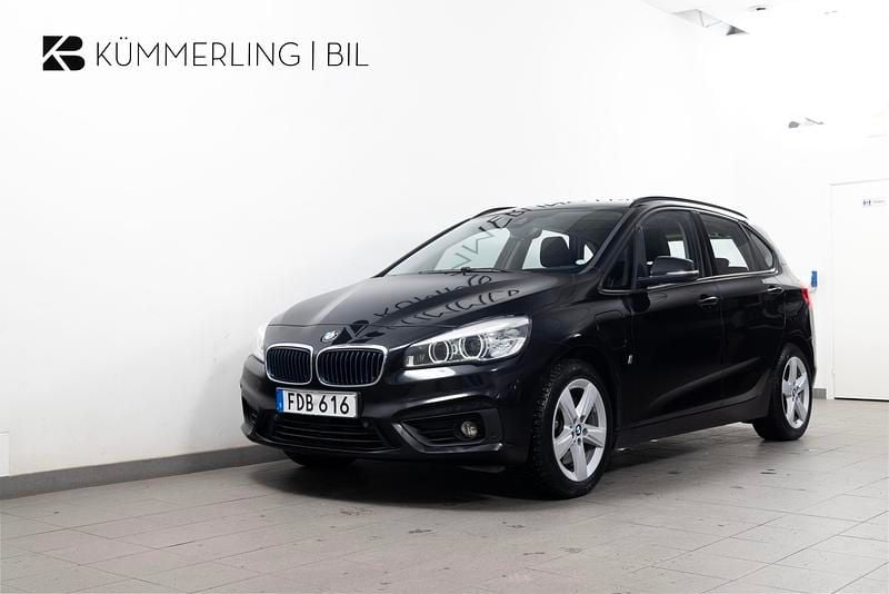 Svart Begagnad 2017 BMW 225 Active Tourer Minibuss | 134 900 kr (Marknadspris) - Bild 1/4