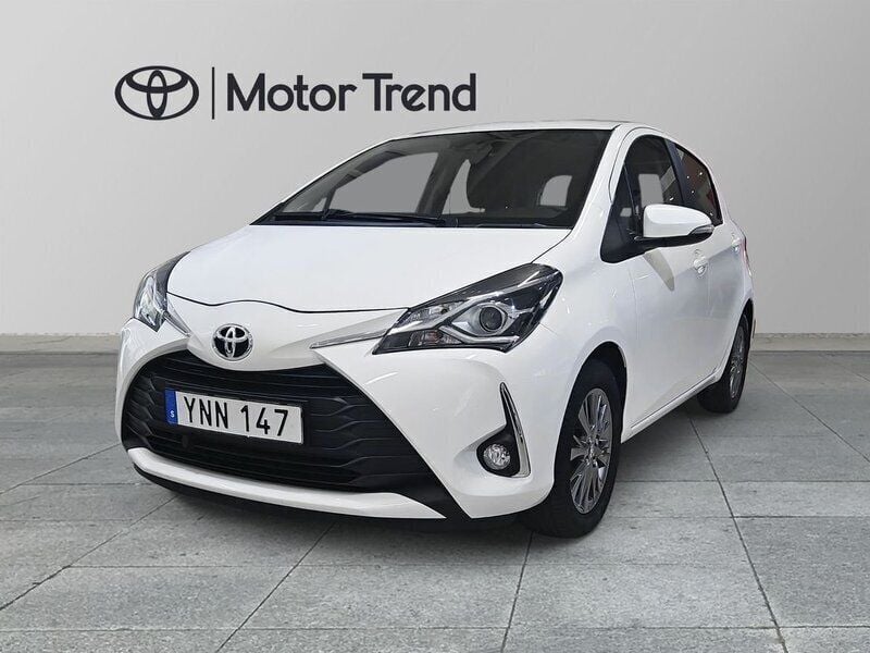 Vit Begagnad 2017 Toyota Yaris Active Halvkombi | 114 900 kr (Marknadspris) - Bild 1/4
