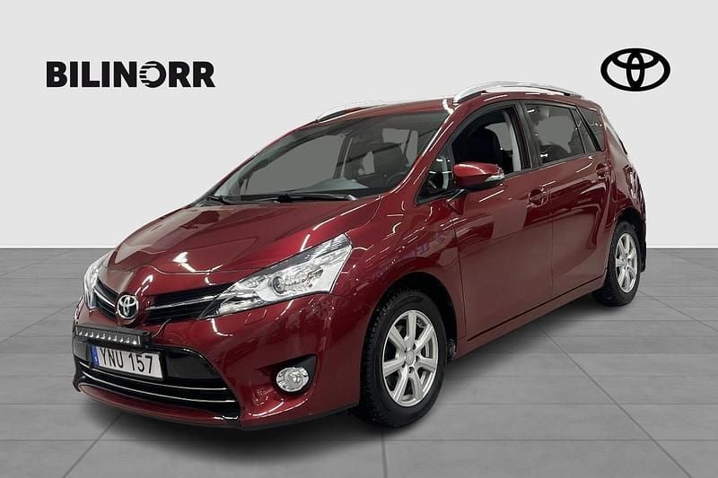 Röd Begagnad 2017 Toyota Verso Minibuss | 169 400 kr (Marknadspris) - Bild 1/3
