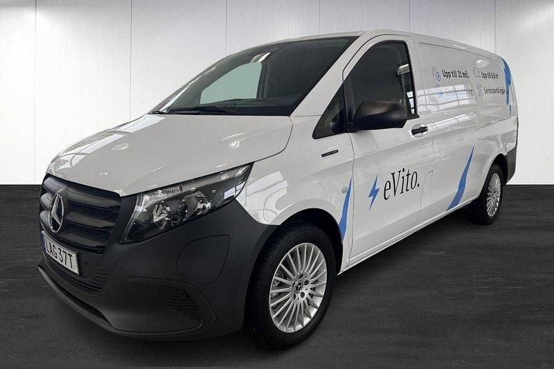 Vit (white) Begagnad 2024 Mercedes e-Vito Minibuss | 643 124 kr - Bild 1/4