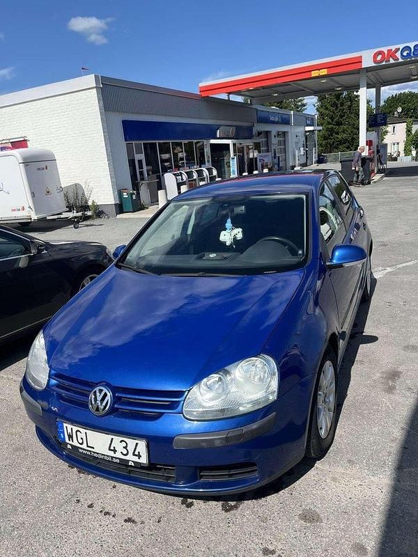 Blå Begagnad 2005 VW Golf IV Comfortline Halvkombi | 22 000 kr (Bra pris) - Bild 1/4